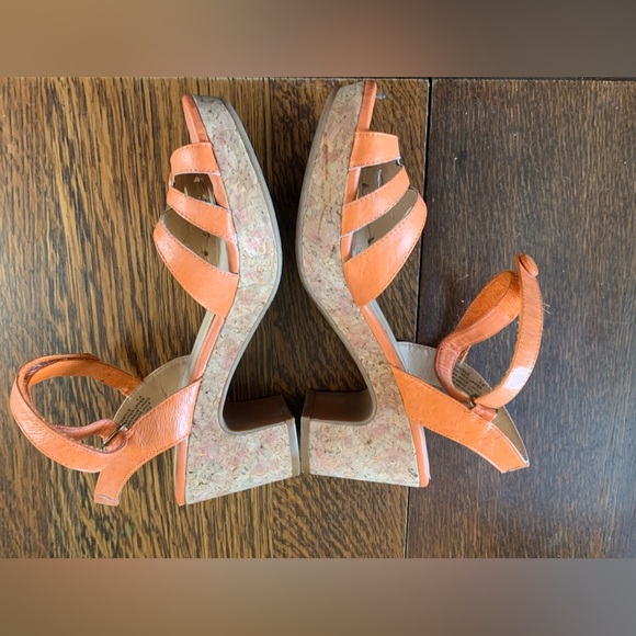 🎃 Miz Mooz Platform Leather Sandals Sz 7.5 - Picture 2 of 6